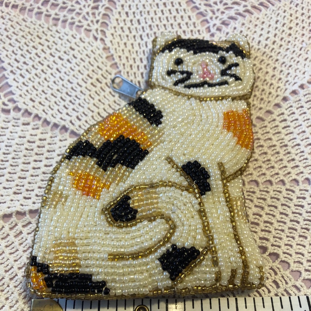 Eye catching VTG Beaded Cat Coin purse - Picture 2 of 12